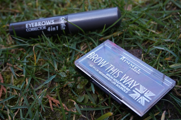 A Rimmel Brow This Way  és a Delia Eyebrow Corrector kéz a kézben