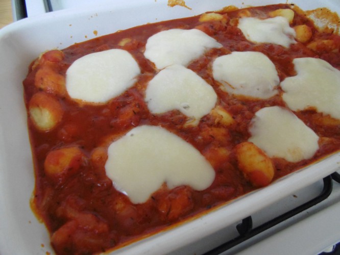 Paradicsomszószos gnocchi mozzarellával