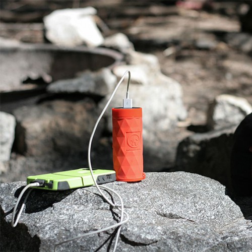 buckshot-pro-portable-speaker-charging-570x570