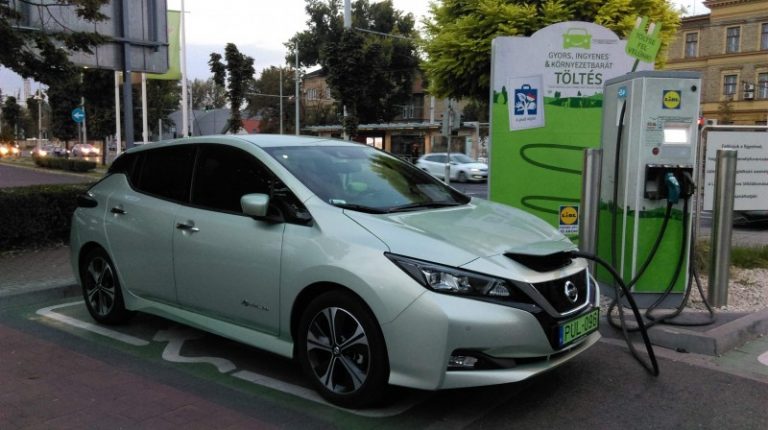 Nissan Leaf az egy pedálos villanyautó