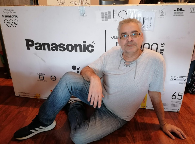 Panasonic JZ2000 OLED TV