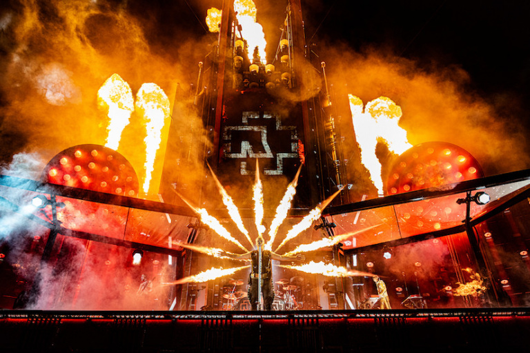 „A többi együttes játszik, Rammstein égett”, avagy újra itt a Rammstein