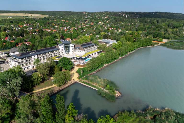 Indul a nyár – Kenese Bay Garden
