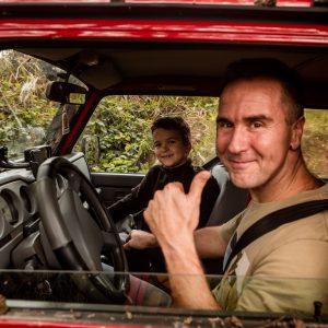 A vezetés és a természet hozza össze a generációkat – különleges családi élmény az Apa-Fia Terepjáró Program