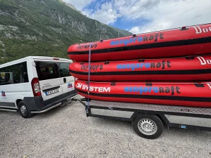 Rafting hajók útra készen. 